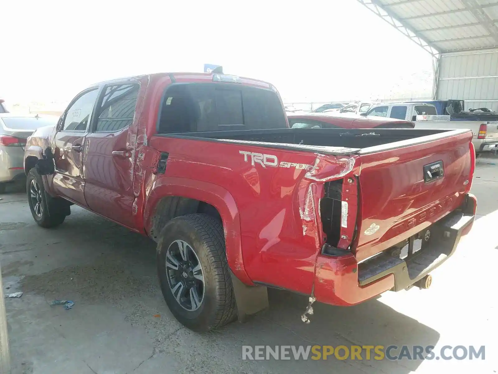 3 Photograph of a damaged car 3TMAZ5CN4KM093166 TOYOTA TACOMA 2019