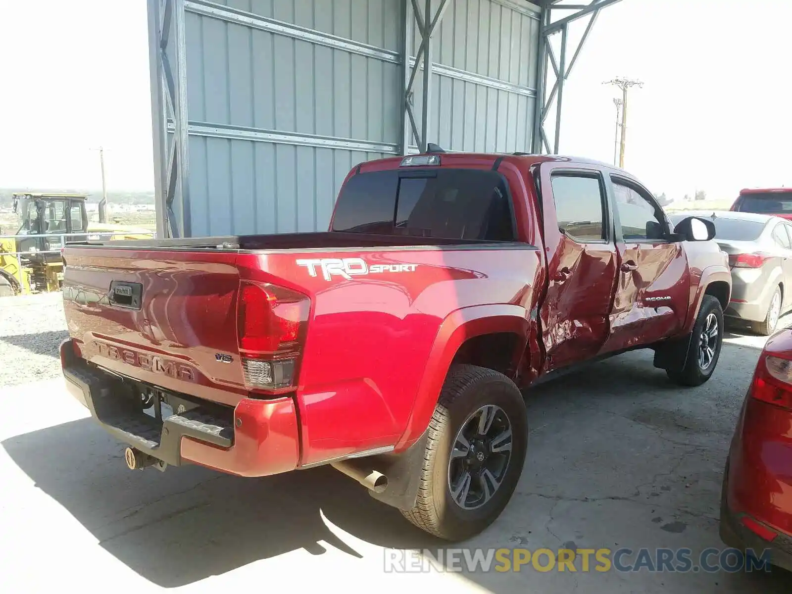 4 Photograph of a damaged car 3TMAZ5CN4KM093166 TOYOTA TACOMA 2019