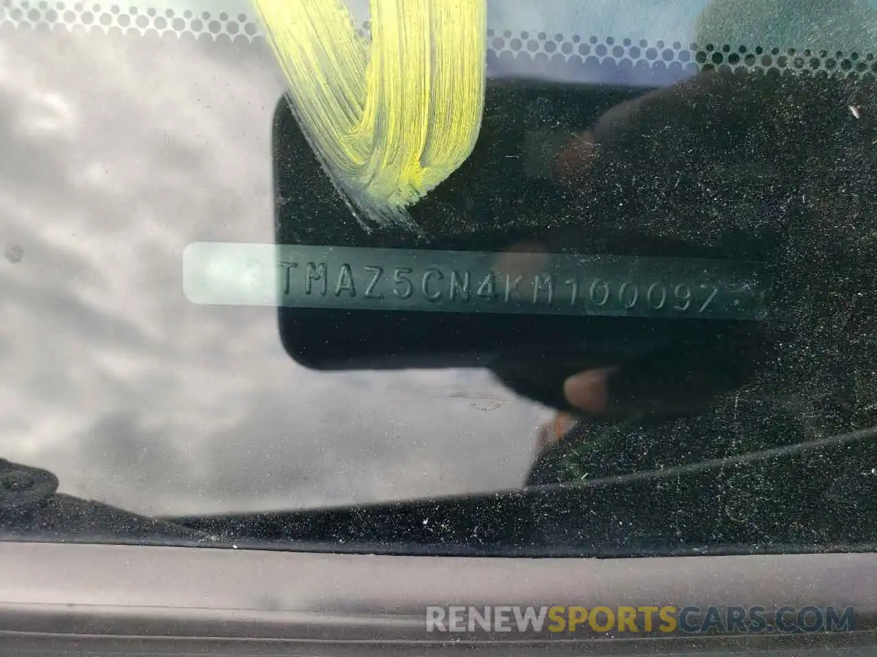 10 Photograph of a damaged car 3TMAZ5CN4KM100097 TOYOTA TACOMA 2019