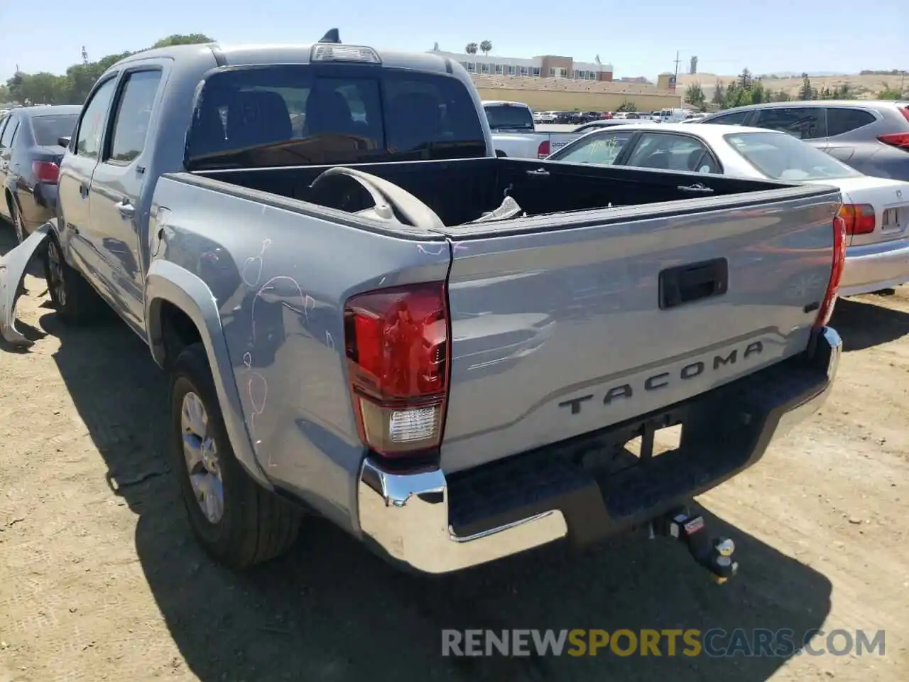 3 Photograph of a damaged car 3TMAZ5CN4KM111486 TOYOTA TACOMA 2019