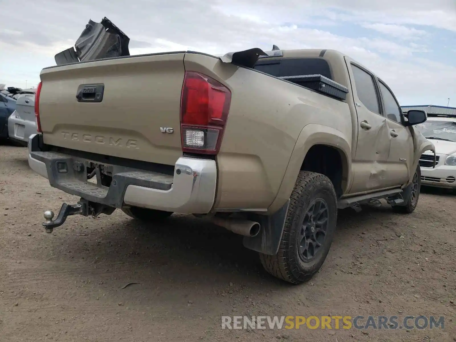 4 Photograph of a damaged car 3TMAZ5CN4KM114095 TOYOTA TACOMA 2019