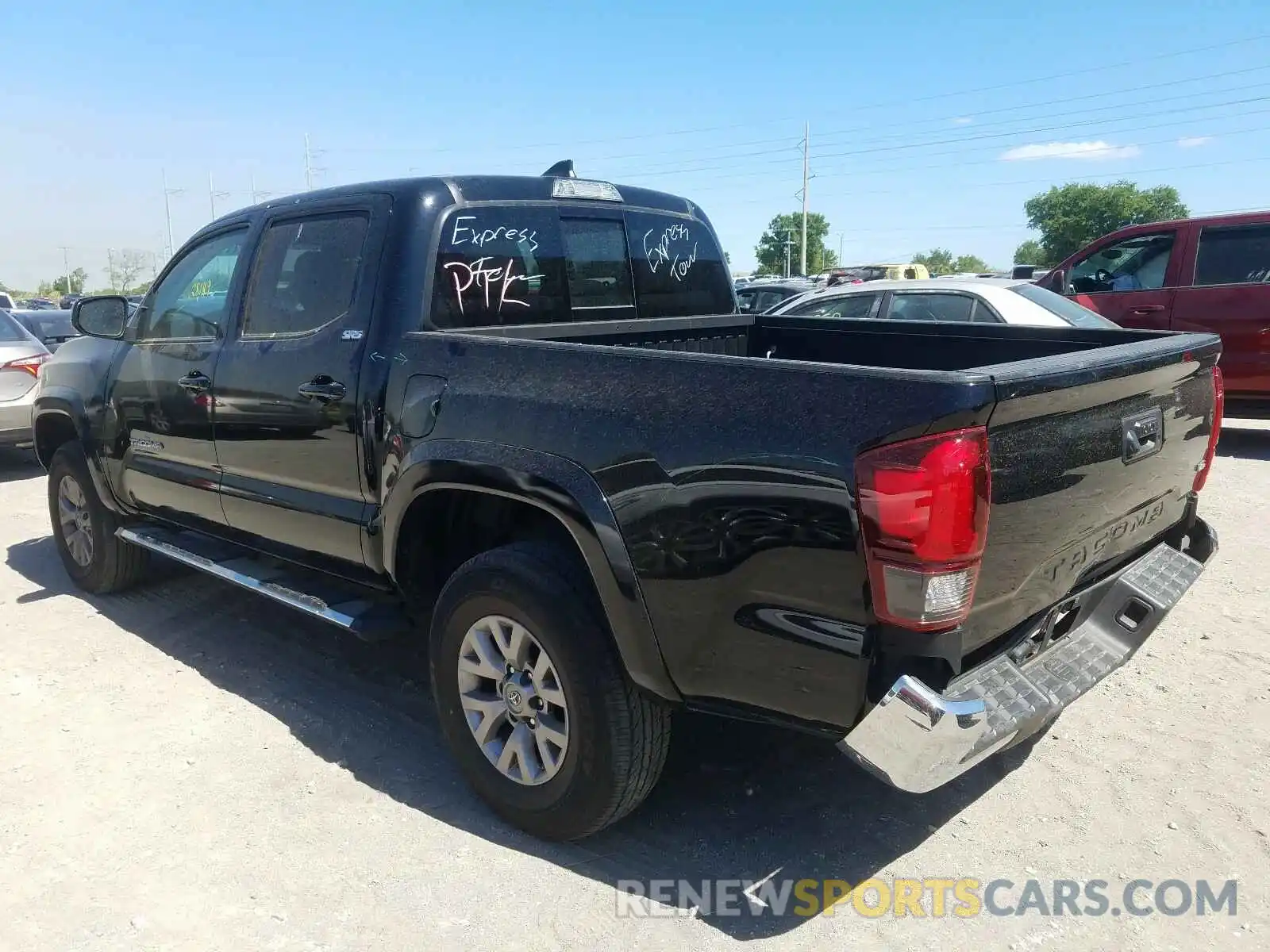 3 Photograph of a damaged car 3TMAZ5CN5KM083603 TOYOTA TACOMA 2019