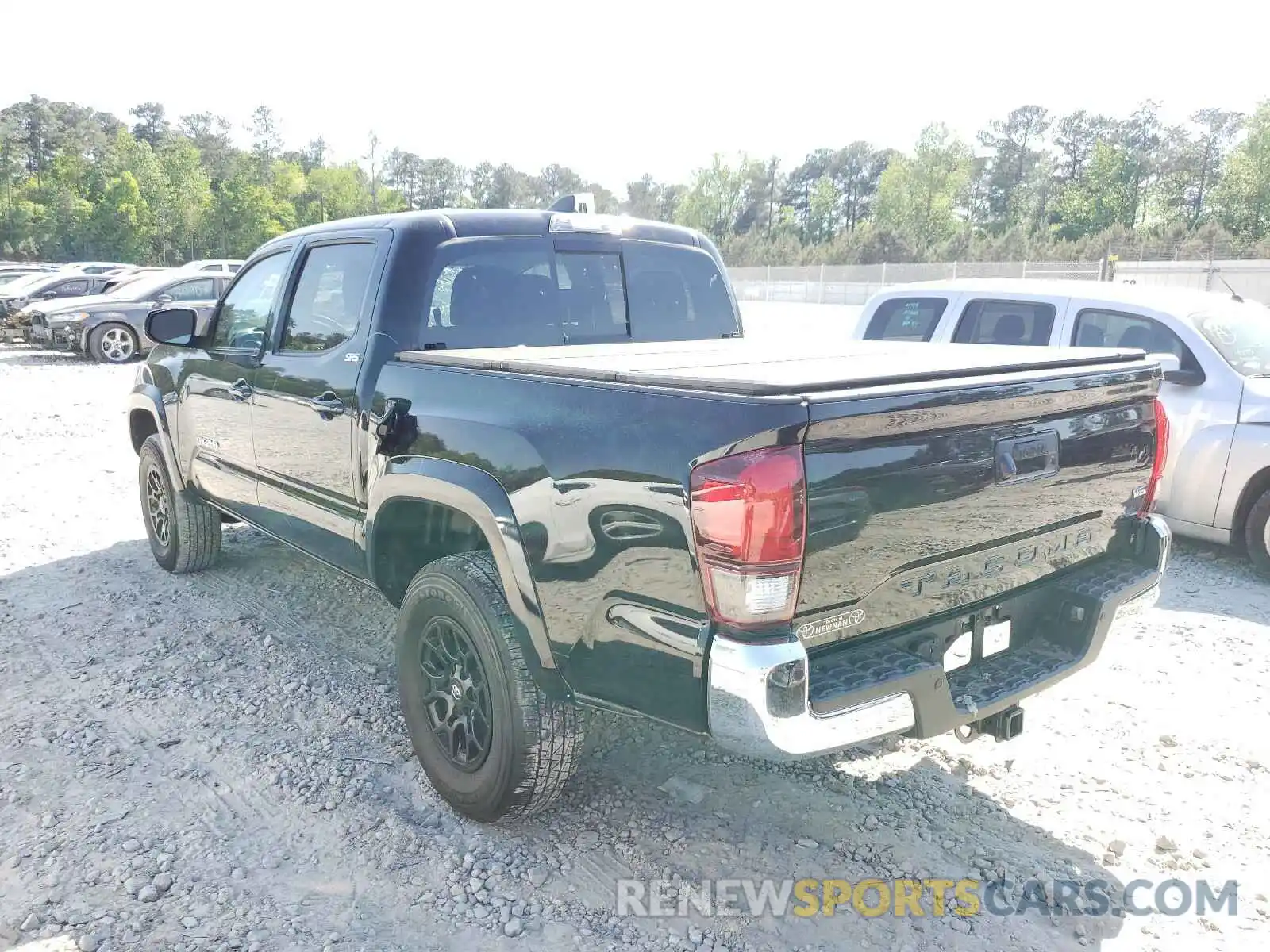 3 Photograph of a damaged car 3TMAZ5CN5KM085366 TOYOTA TACOMA 2019