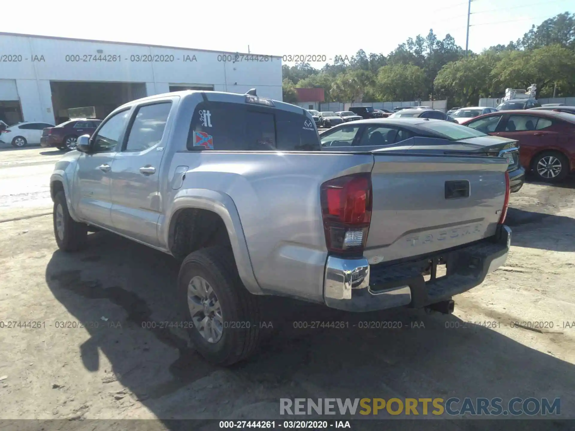 3 Photograph of a damaged car 3TMAZ5CN5KM085433 TOYOTA TACOMA 2019