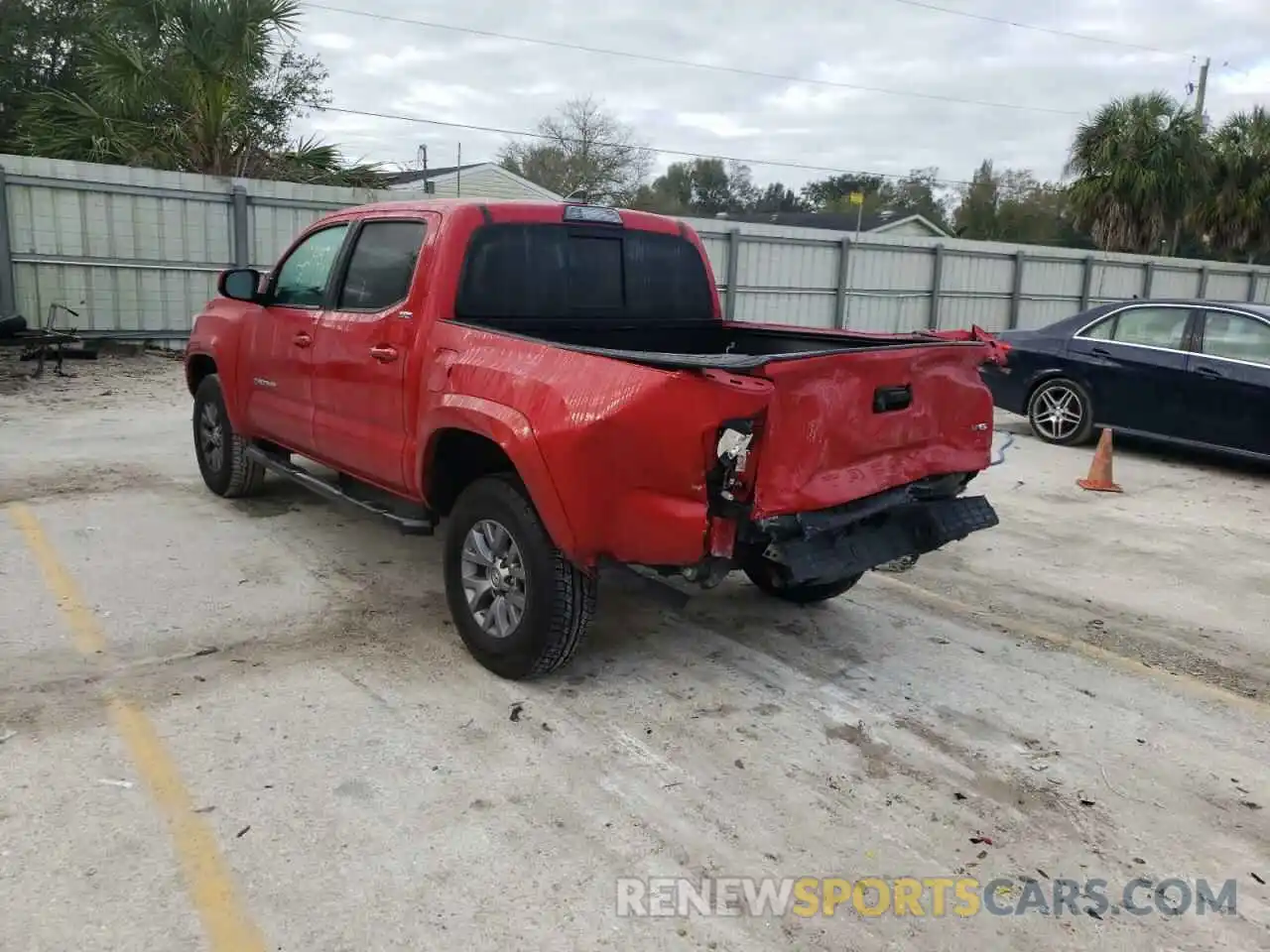 3 Photograph of a damaged car 3TMAZ5CN5KM087523 TOYOTA TACOMA 2019