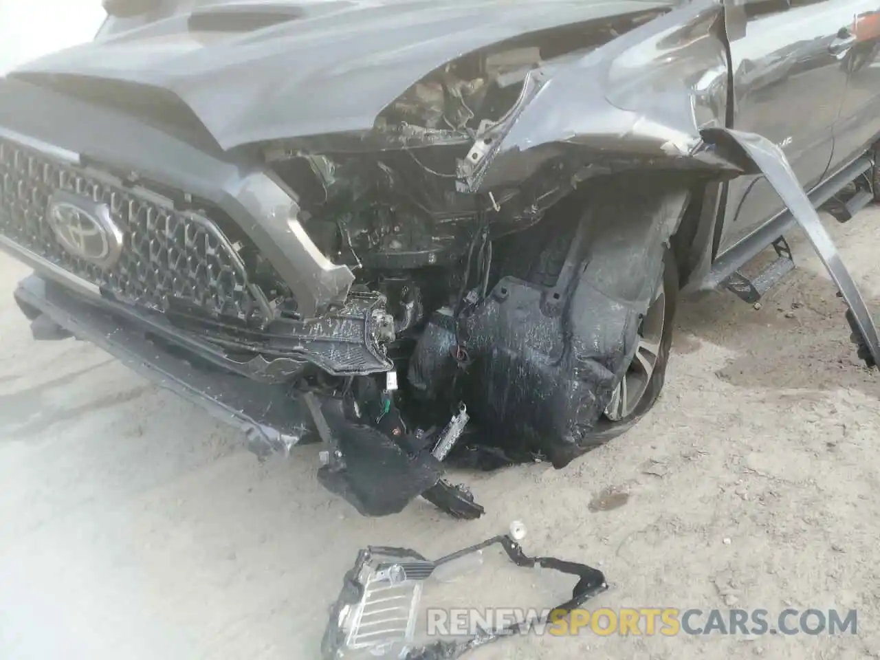 9 Photograph of a damaged car 3TMAZ5CN5KM089577 TOYOTA TACOMA 2019