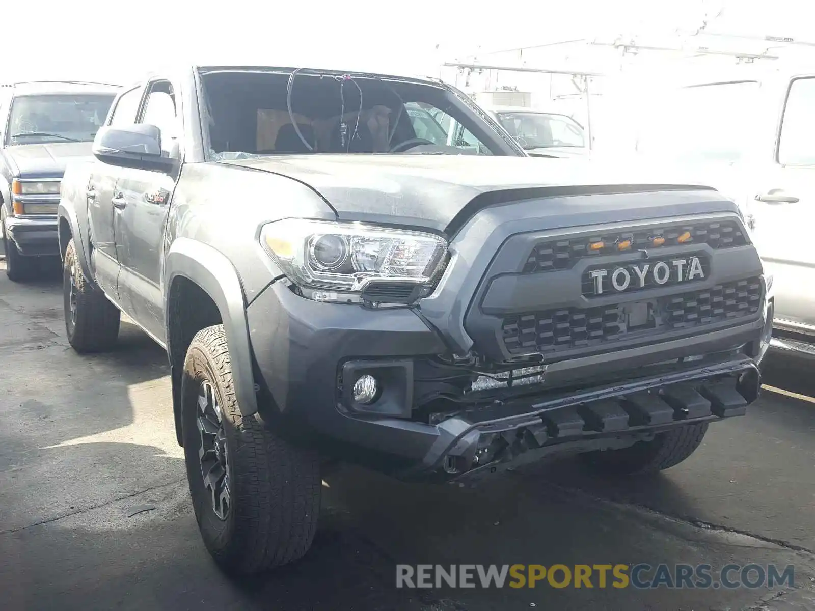 1 Photograph of a damaged car 3TMAZ5CN5KM089692 TOYOTA TACOMA 2019