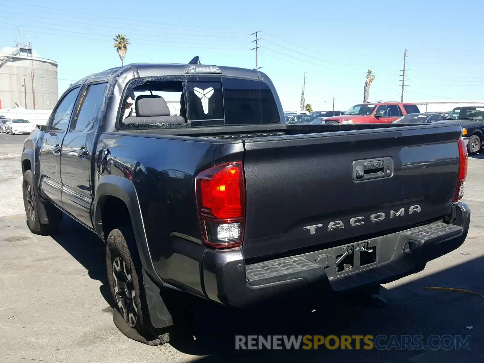 3 Photograph of a damaged car 3TMAZ5CN5KM089692 TOYOTA TACOMA 2019