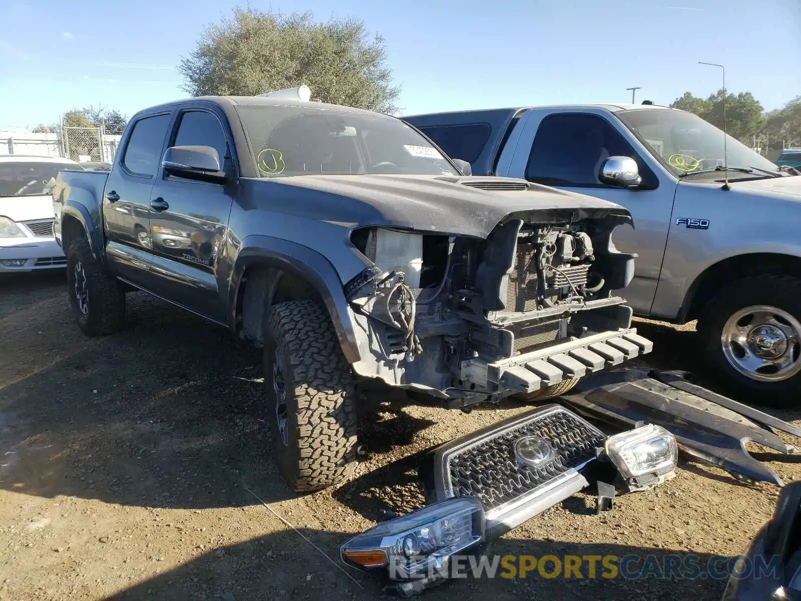 1 Photograph of a damaged car 3TMAZ5CN5KM089711 TOYOTA TACOMA 2019