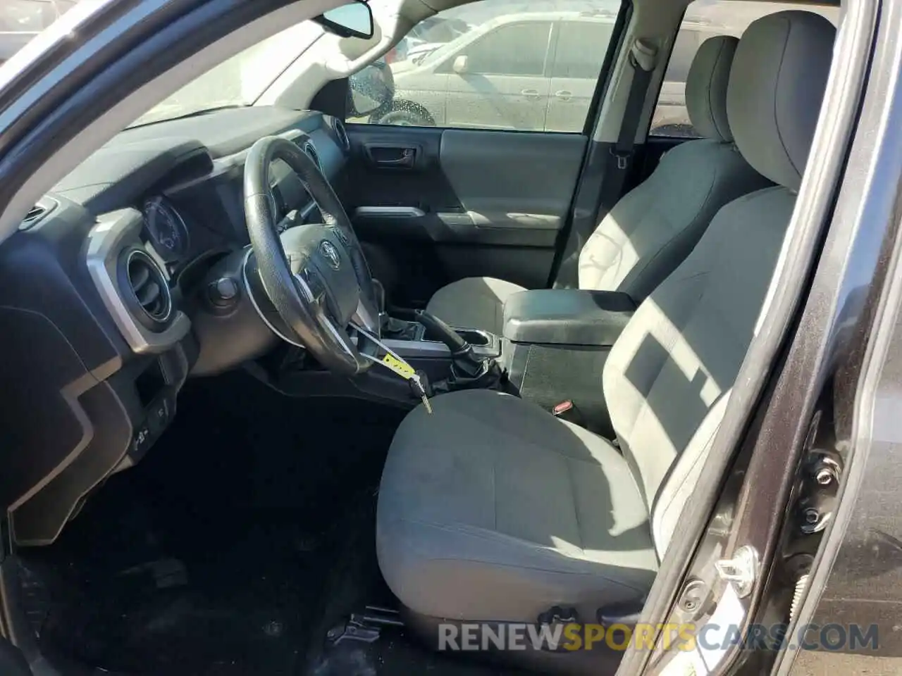 7 Photograph of a damaged car 3TMAZ5CN5KM090616 TOYOTA TACOMA 2019