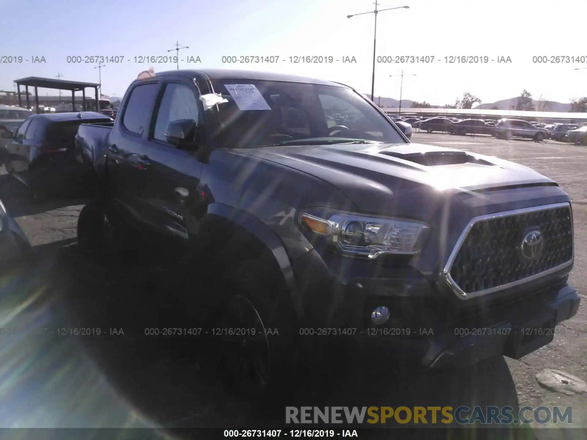 1 Photograph of a damaged car 3TMAZ5CN5KM090647 TOYOTA TACOMA 2019