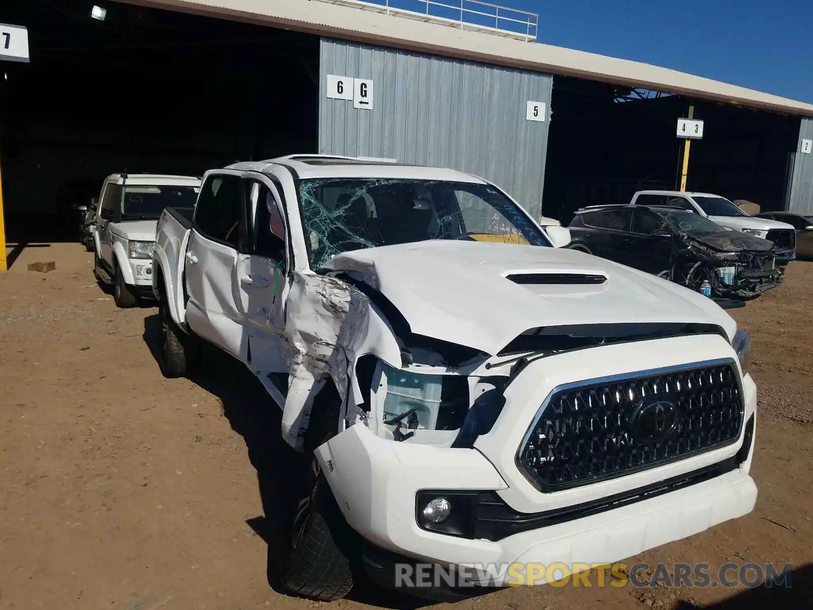 1 Photograph of a damaged car 3TMAZ5CN5KM091281 TOYOTA TACOMA 2019