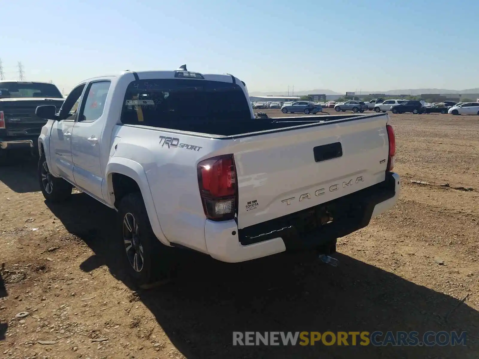 3 Photograph of a damaged car 3TMAZ5CN5KM091281 TOYOTA TACOMA 2019