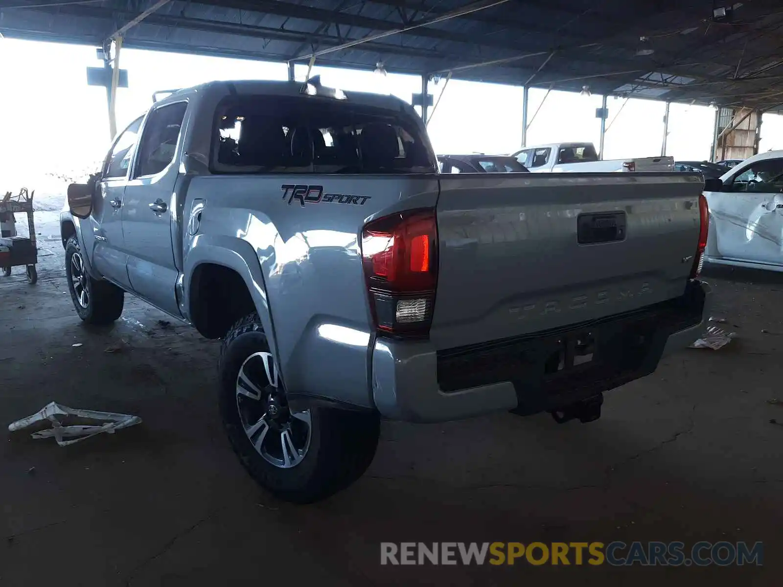 3 Photograph of a damaged car 3TMAZ5CN5KM092480 TOYOTA TACOMA 2019