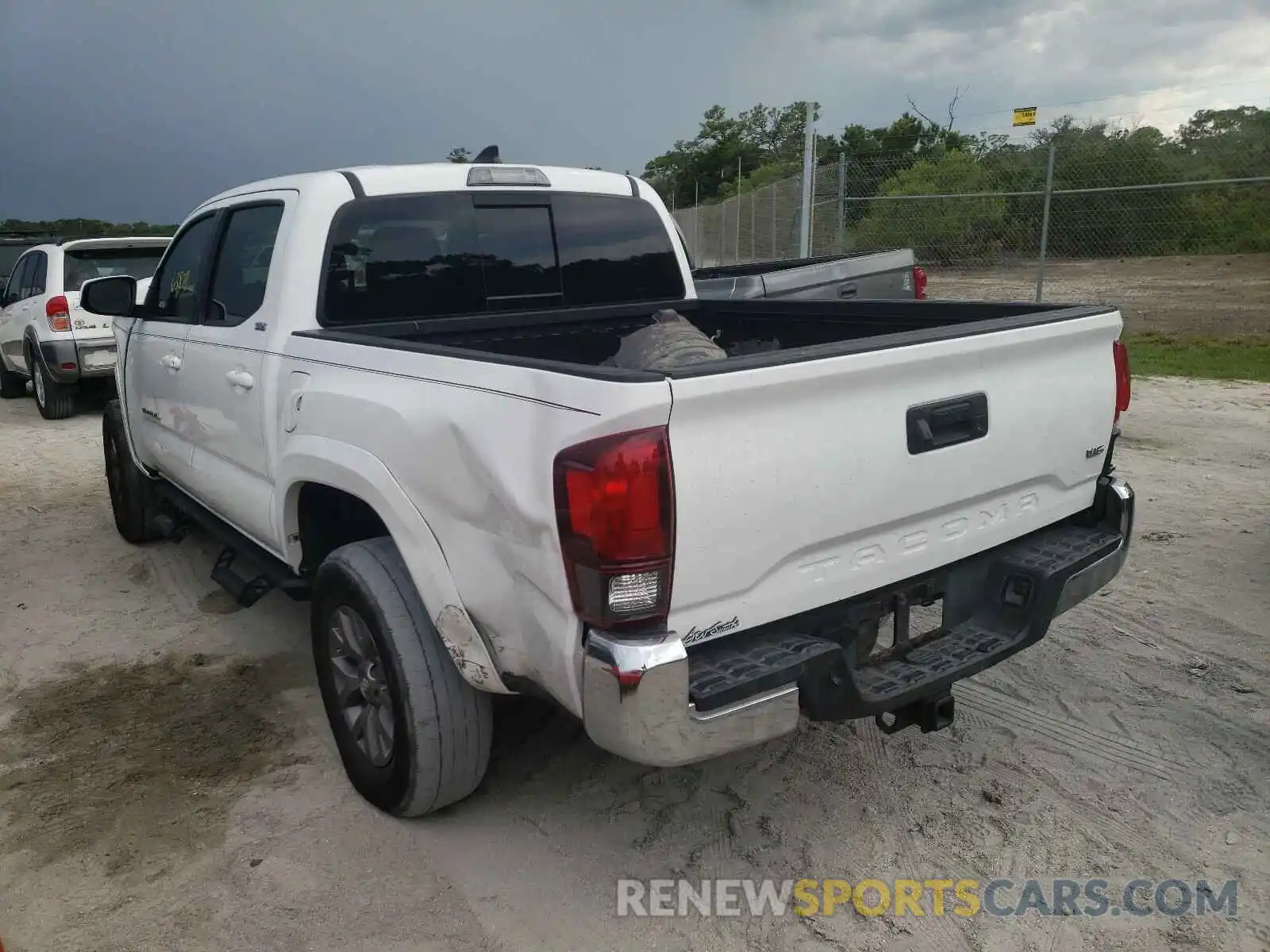 3 Photograph of a damaged car 3TMAZ5CN5KM093788 TOYOTA TACOMA 2019