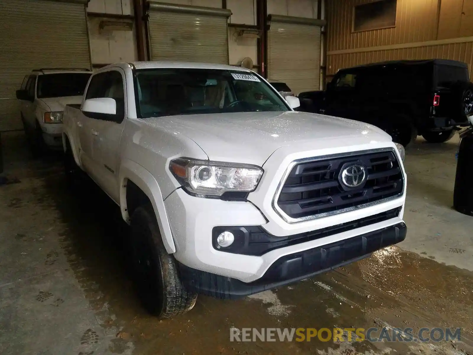 1 Photograph of a damaged car 3TMAZ5CN5KM096237 TOYOTA TACOMA 2019