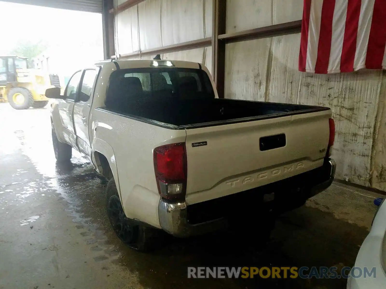 3 Photograph of a damaged car 3TMAZ5CN5KM096237 TOYOTA TACOMA 2019