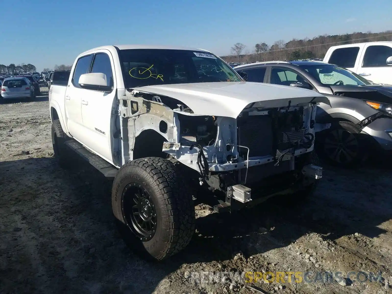 1 Photograph of a damaged car 3TMAZ5CN5KM102666 TOYOTA TACOMA 2019