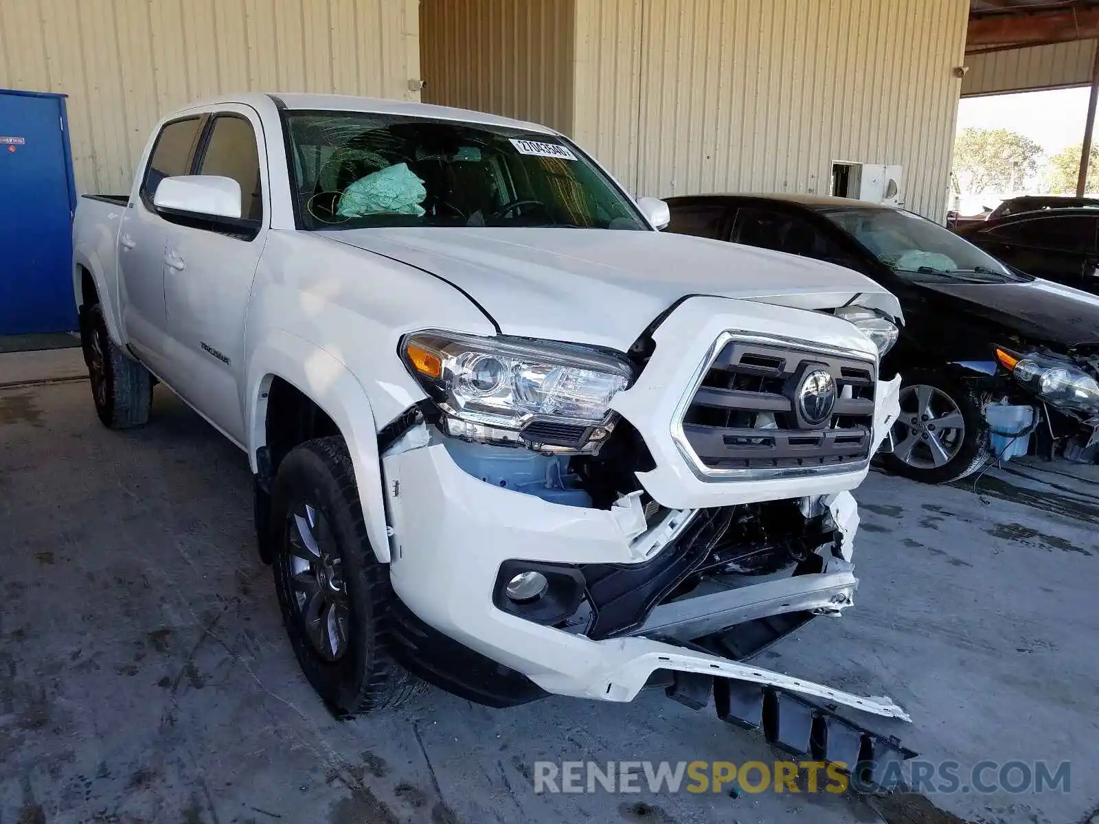 1 Photograph of a damaged car 3TMAZ5CN5KM102943 TOYOTA TACOMA 2019