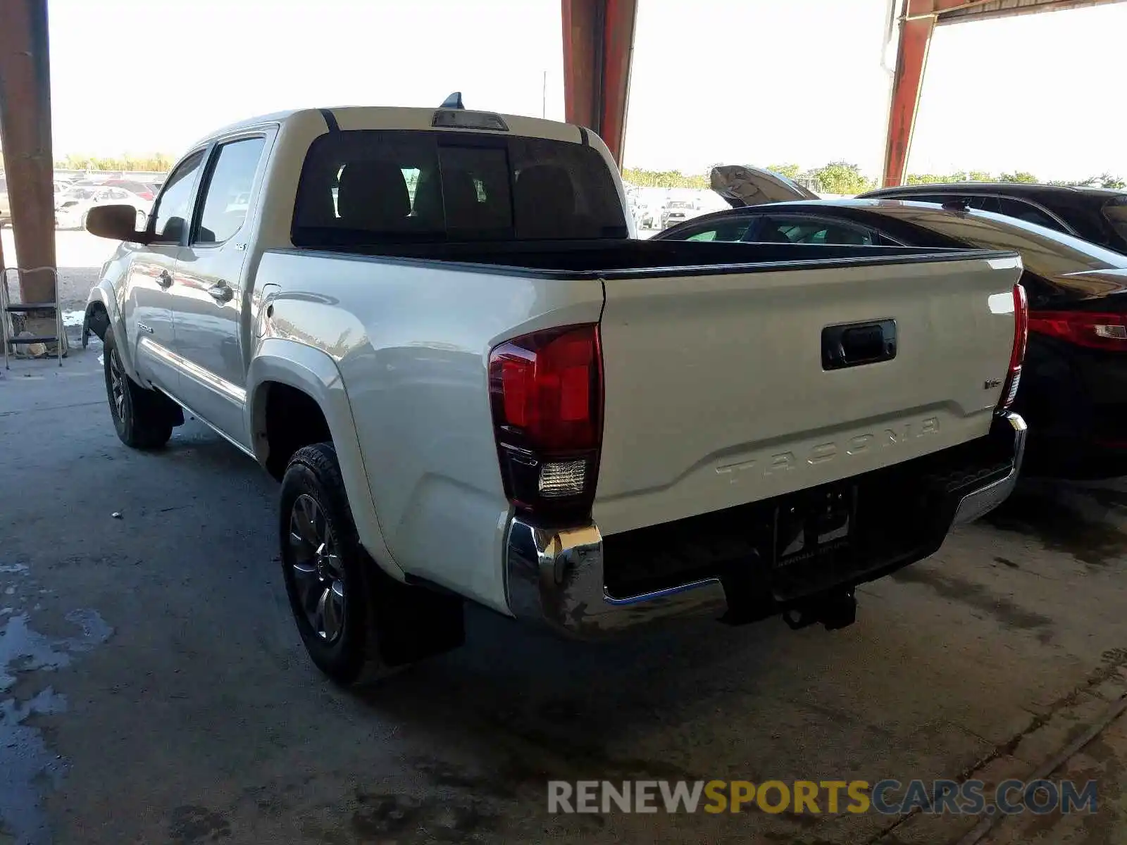 3 Photograph of a damaged car 3TMAZ5CN5KM102943 TOYOTA TACOMA 2019