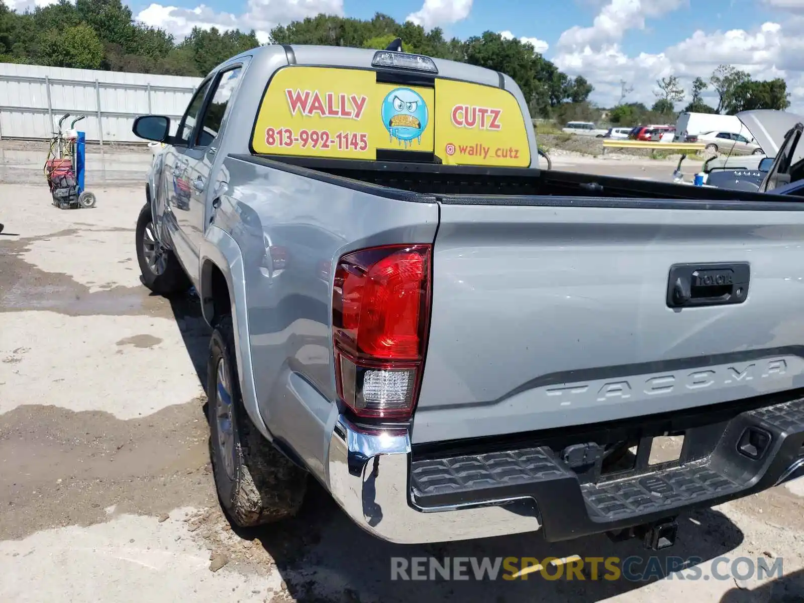 2 Photograph of a damaged car 3TMAZ5CN5KM104630 TOYOTA TACOMA 2019