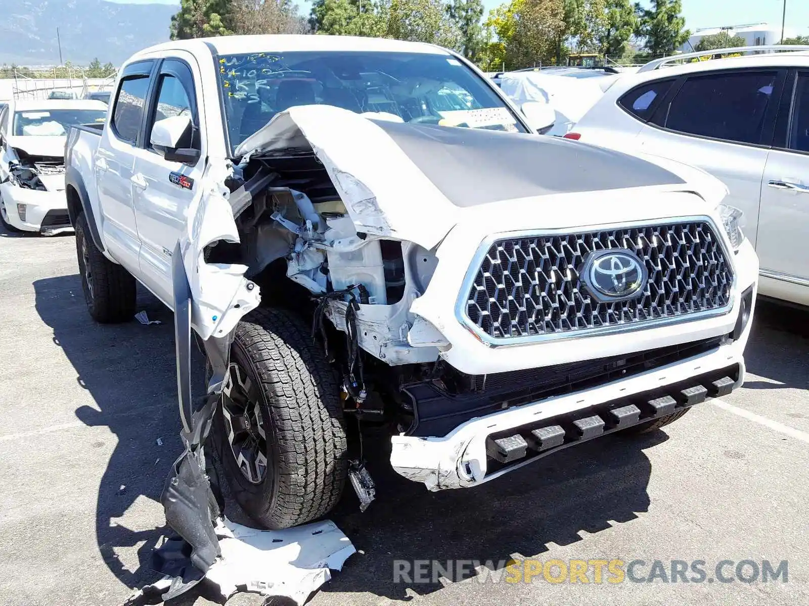 1 Photograph of a damaged car 3TMAZ5CN5KM104711 TOYOTA TACOMA 2019