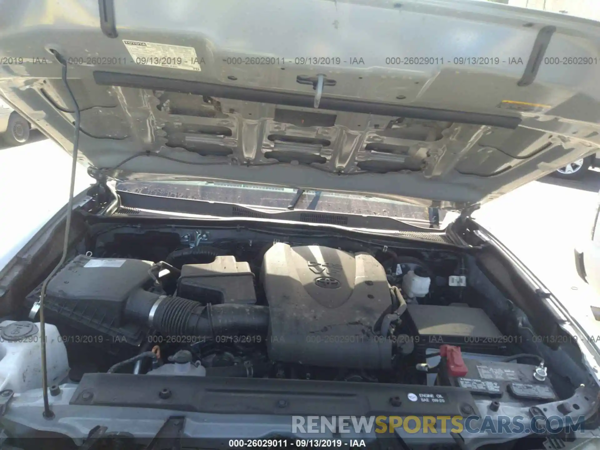 10 Photograph of a damaged car 3TMAZ5CN5KM104997 TOYOTA TACOMA 2019