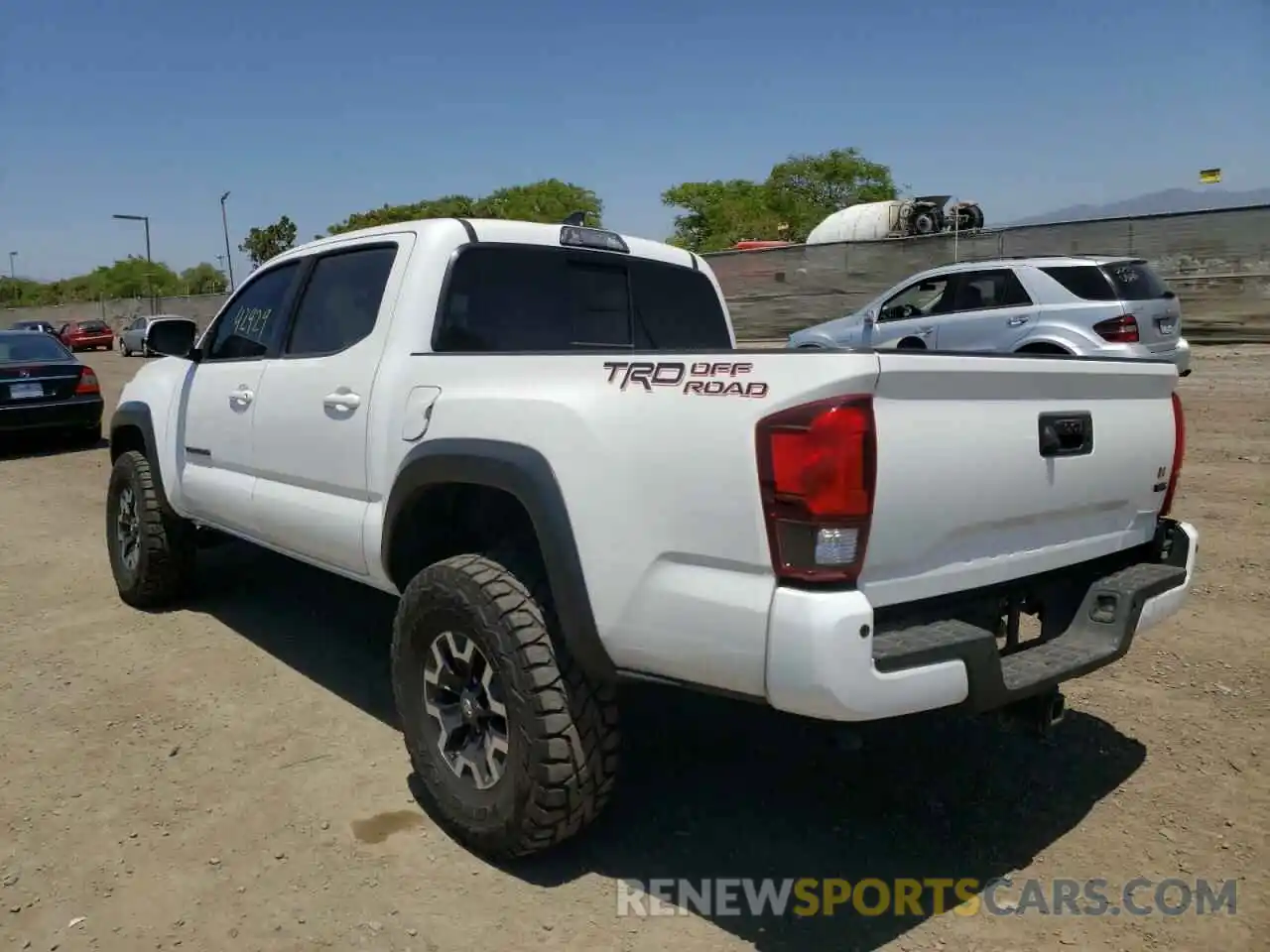 3 Photograph of a damaged car 3TMAZ5CN5KM105258 TOYOTA TACOMA 2019