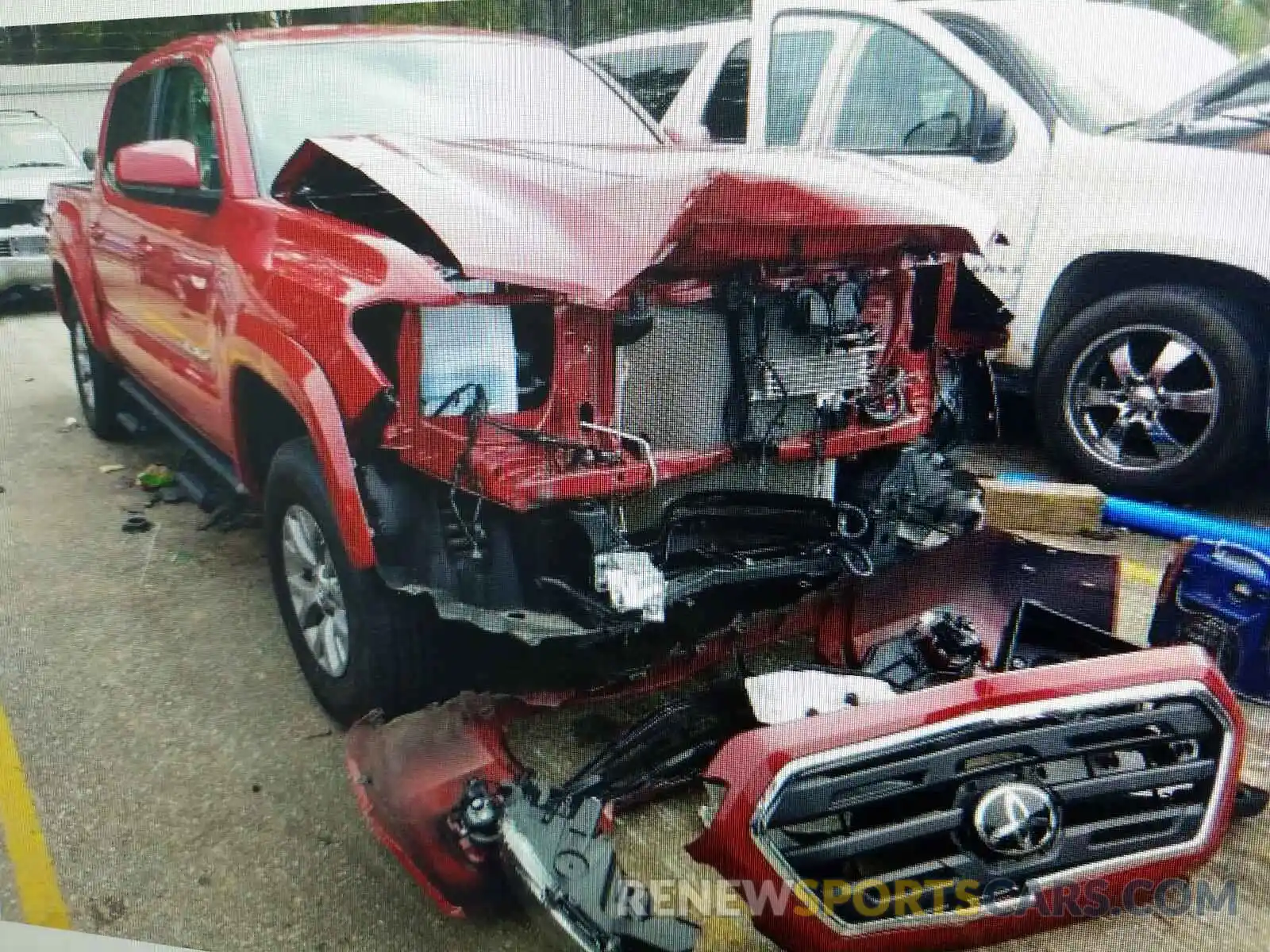 1 Photograph of a damaged car 3TMAZ5CN5KM109620 TOYOTA TACOMA 2019
