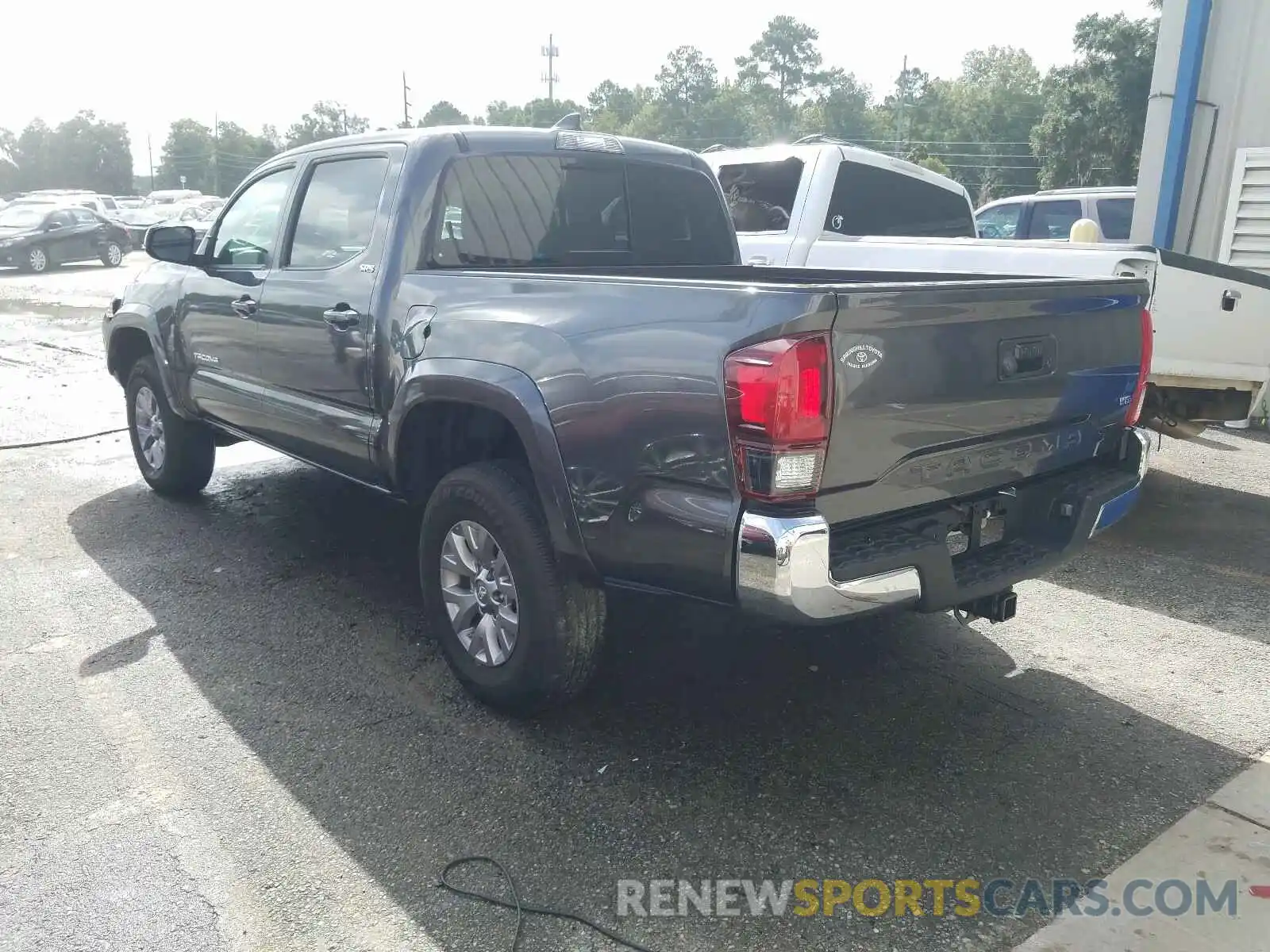 3 Photograph of a damaged car 3TMAZ5CN5KM112680 TOYOTA TACOMA 2019