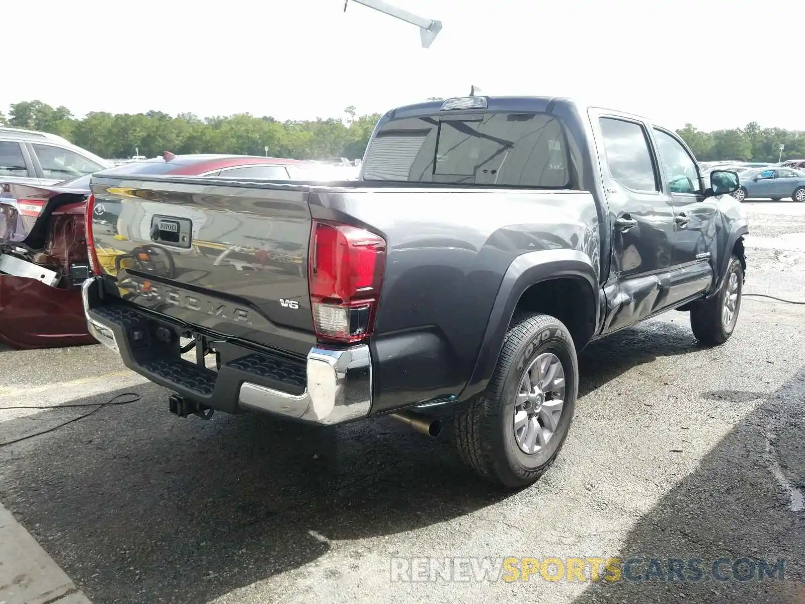 4 Photograph of a damaged car 3TMAZ5CN5KM112680 TOYOTA TACOMA 2019