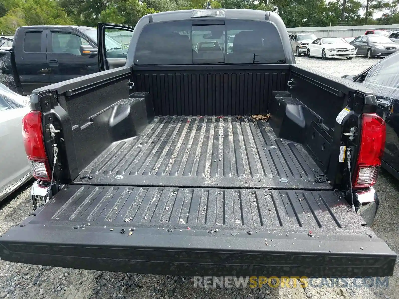 9 Photograph of a damaged car 3TMAZ5CN5KM112680 TOYOTA TACOMA 2019