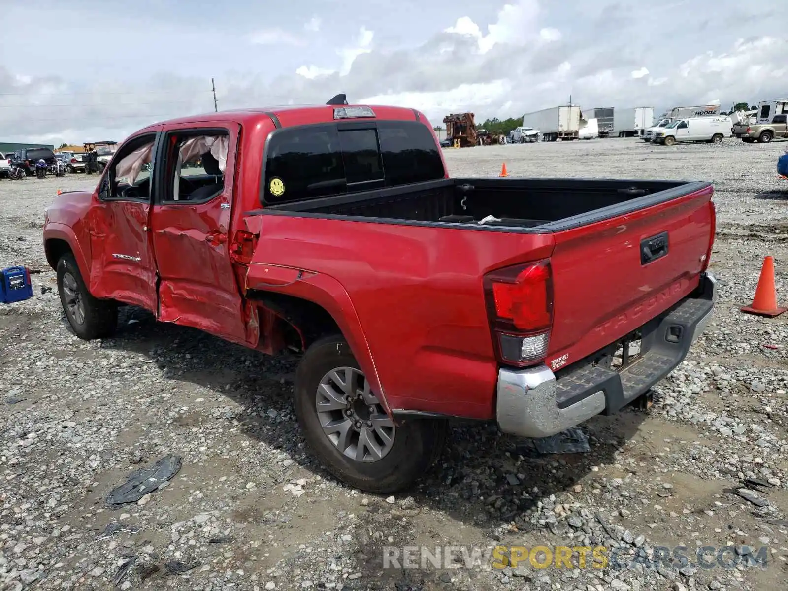 3 Photograph of a damaged car 3TMAZ5CN5KM112811 TOYOTA TACOMA 2019