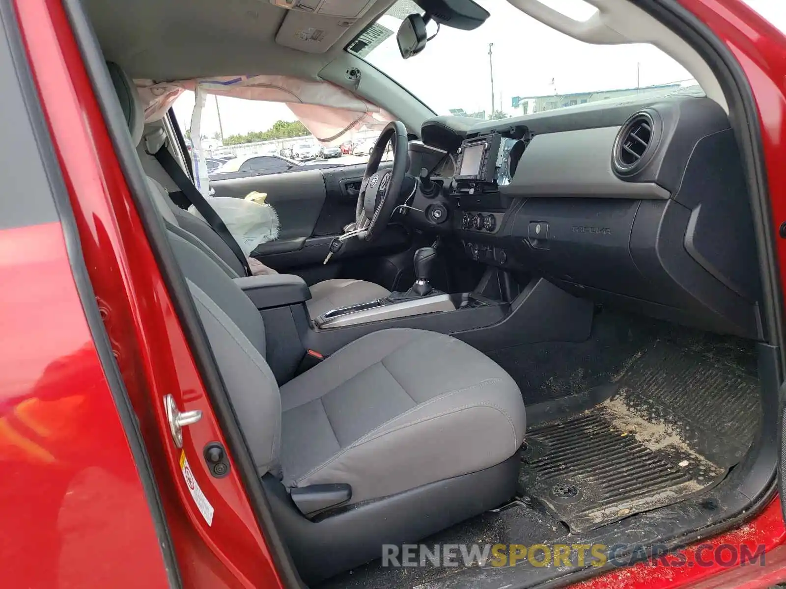 5 Photograph of a damaged car 3TMAZ5CN5KM112811 TOYOTA TACOMA 2019