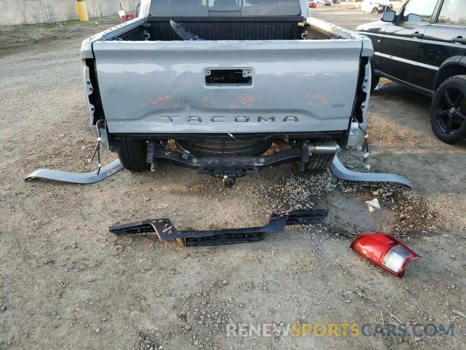 9 Photograph of a damaged car 3TMAZ5CN5KM112873 TOYOTA TACOMA 2019