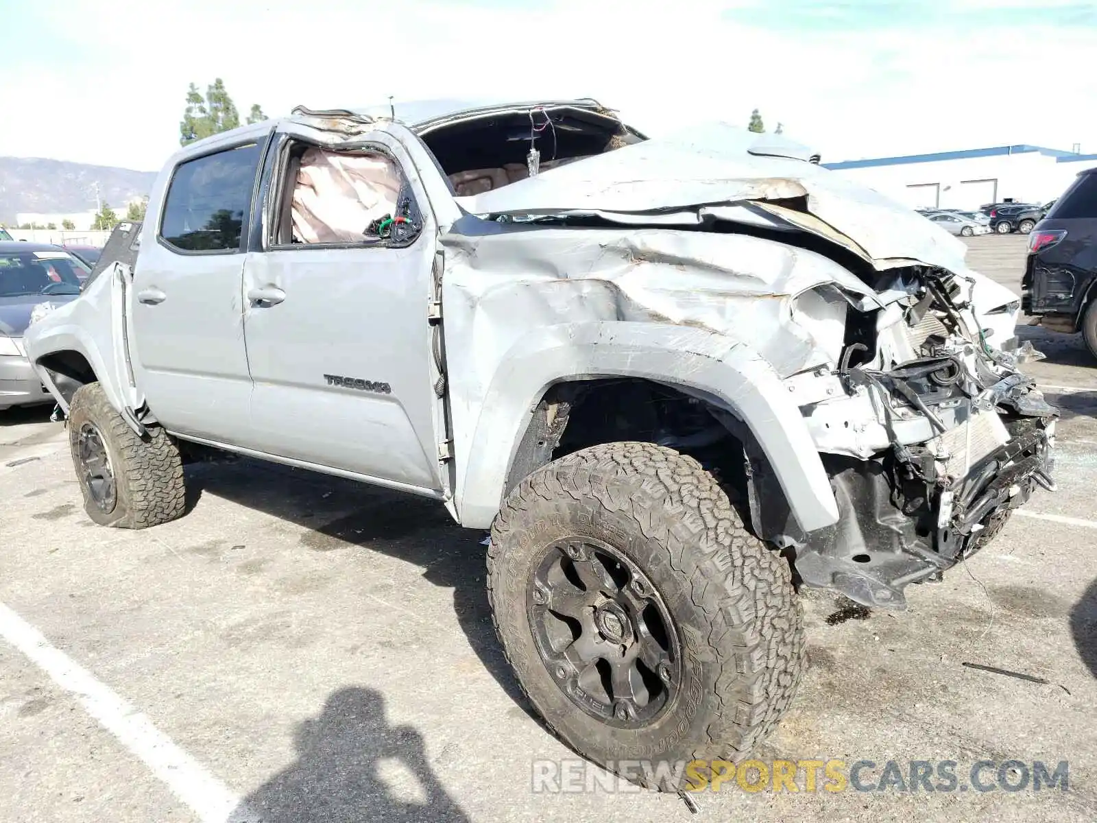 1 Photograph of a damaged car 3TMAZ5CN5KM113022 TOYOTA TACOMA 2019