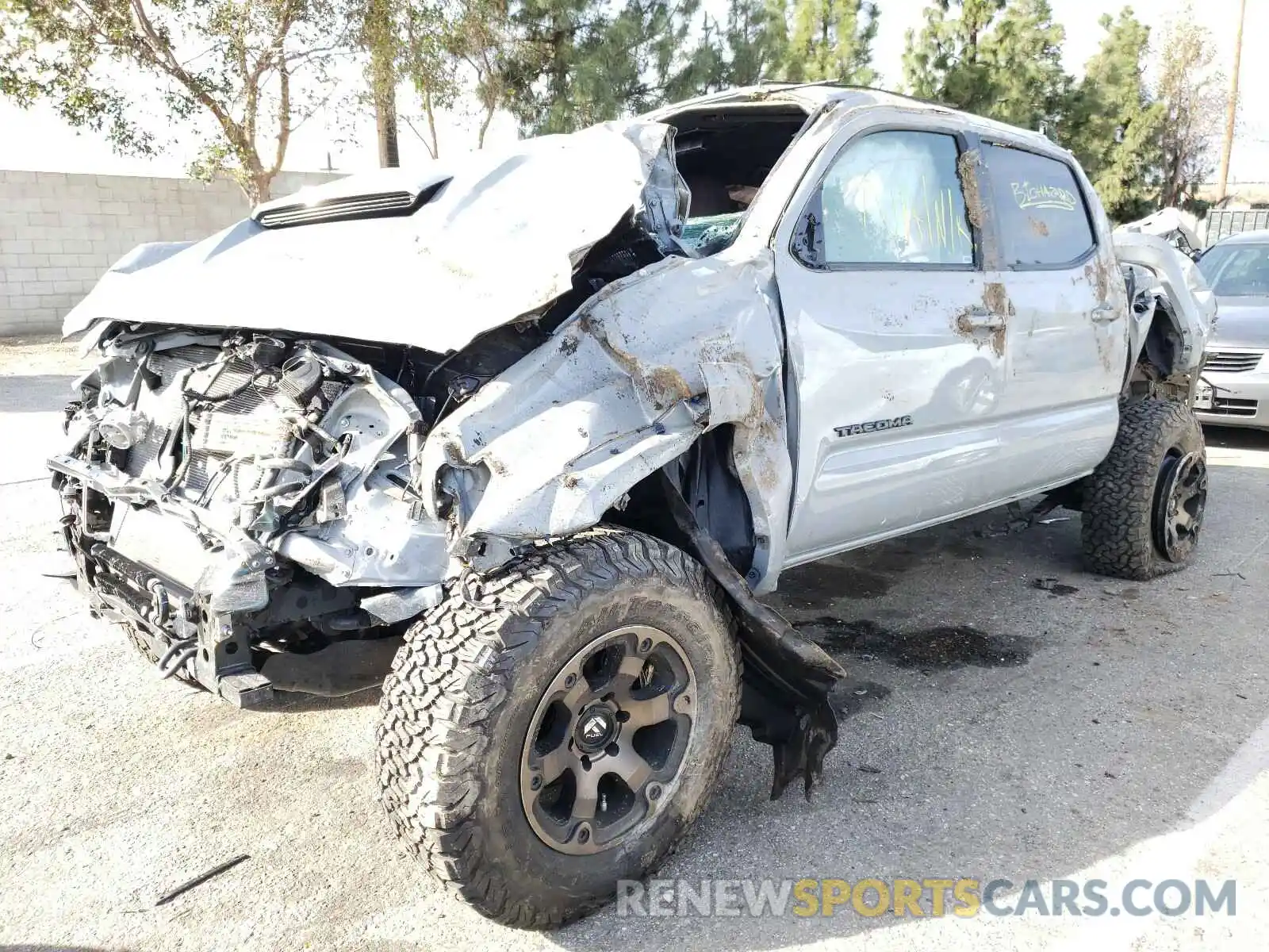 2 Photograph of a damaged car 3TMAZ5CN5KM113022 TOYOTA TACOMA 2019