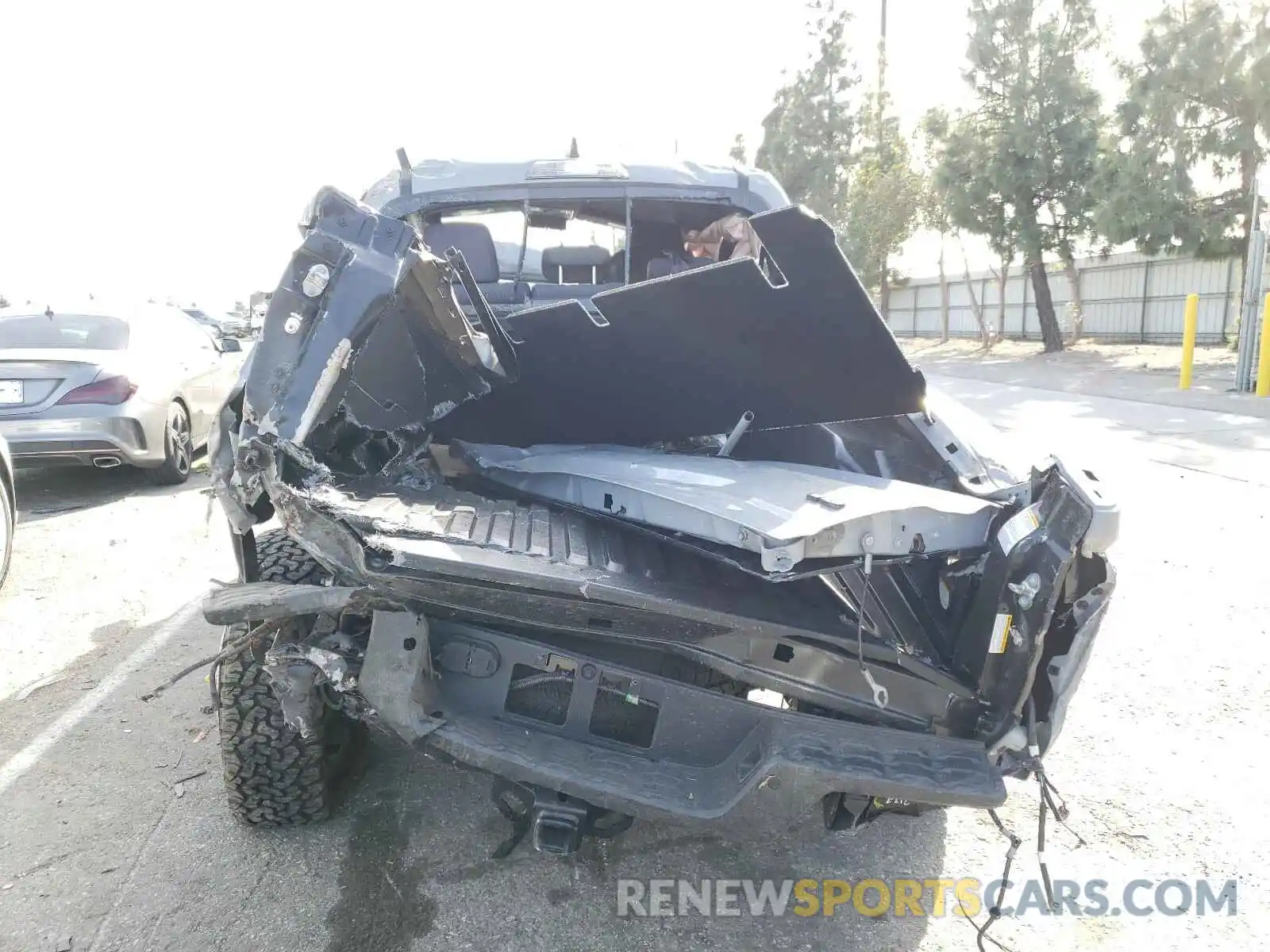 9 Photograph of a damaged car 3TMAZ5CN5KM113022 TOYOTA TACOMA 2019