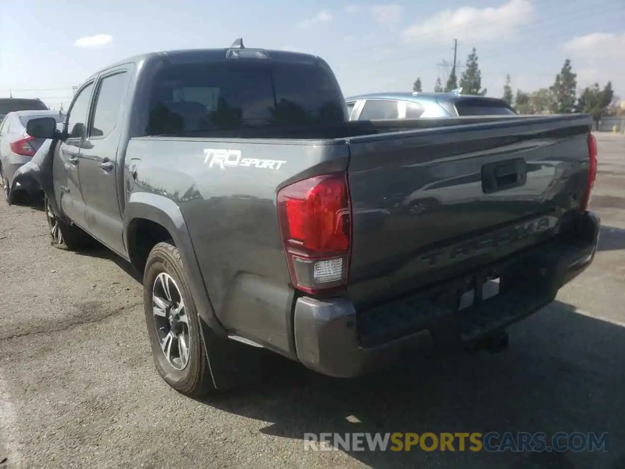 3 Photograph of a damaged car 3TMAZ5CN5KM113845 TOYOTA TACOMA 2019