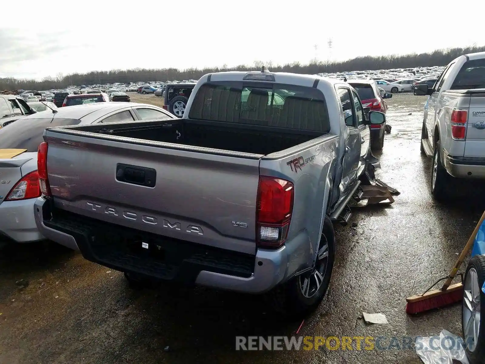 4 Photograph of a damaged car 3TMAZ5CN6KM081181 TOYOTA TACOMA 2019