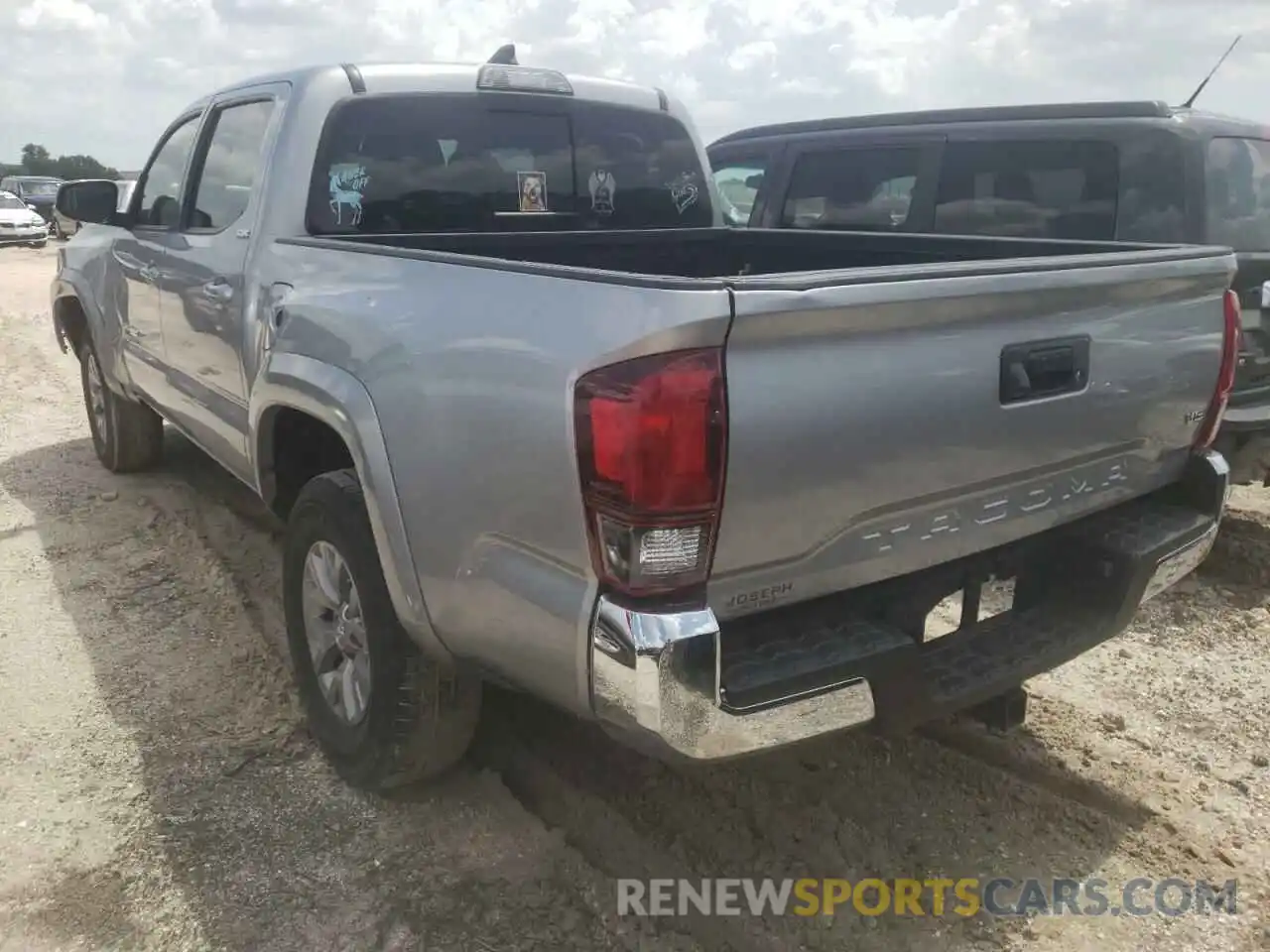 3 Photograph of a damaged car 3TMAZ5CN6KM082931 TOYOTA TACOMA 2019