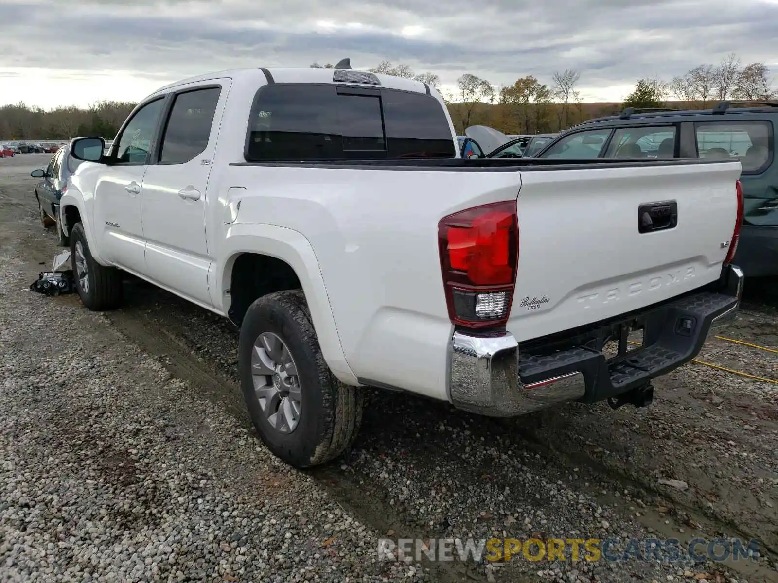 3 Photograph of a damaged car 3TMAZ5CN6KM091015 TOYOTA TACOMA 2019