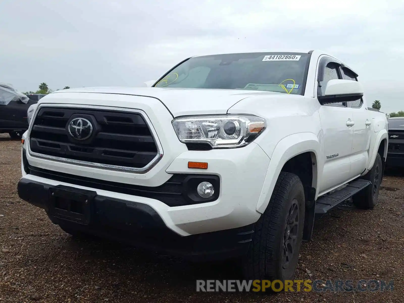 2 Photograph of a damaged car 3TMAZ5CN6KM094612 TOYOTA TACOMA 2019