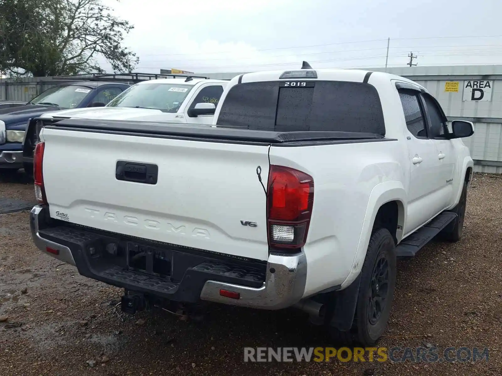 4 Photograph of a damaged car 3TMAZ5CN6KM094612 TOYOTA TACOMA 2019