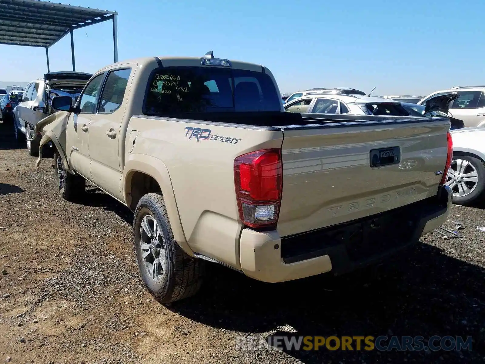 3 Фотография поврежденного автомобиля 3TMAZ5CN6KM100067 TOYOTA TACOMA 2019