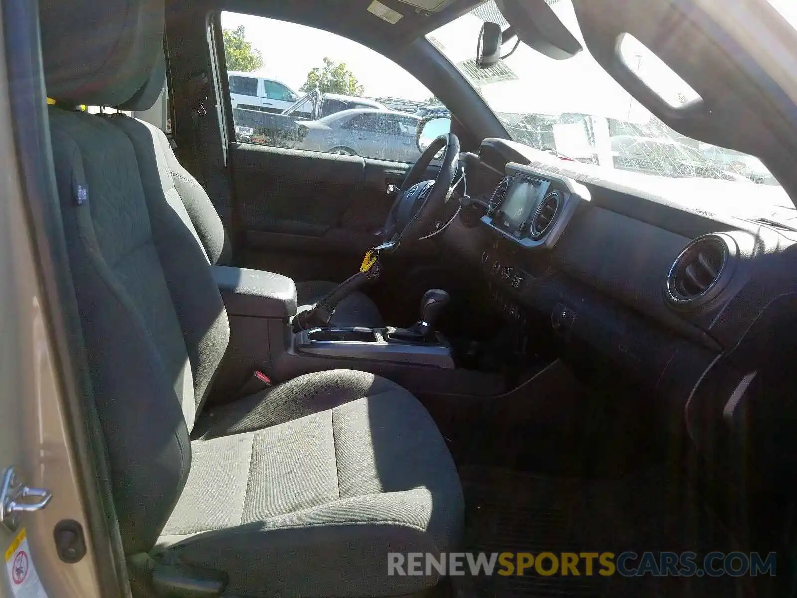 5 Photograph of a damaged car 3TMAZ5CN6KM100067 TOYOTA TACOMA 2019