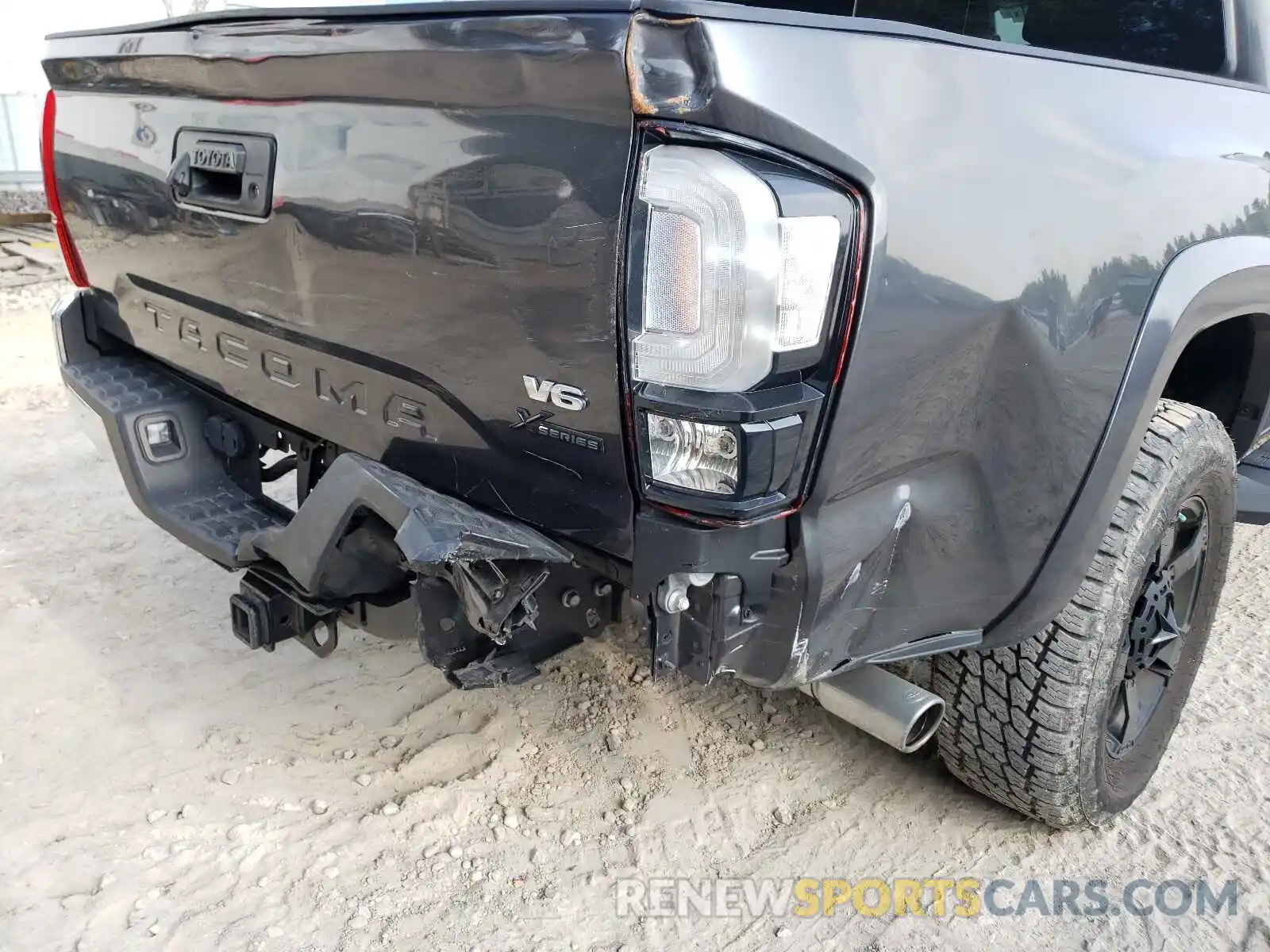 9 Photograph of a damaged car 3TMAZ5CN6KM102420 TOYOTA TACOMA 2019