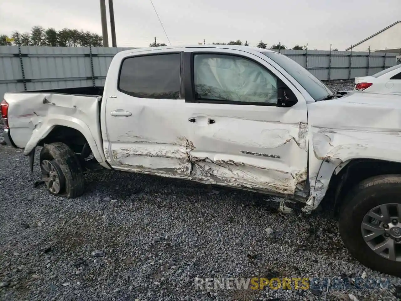 9 Photograph of a damaged car 3TMAZ5CN6KM102661 TOYOTA TACOMA 2019