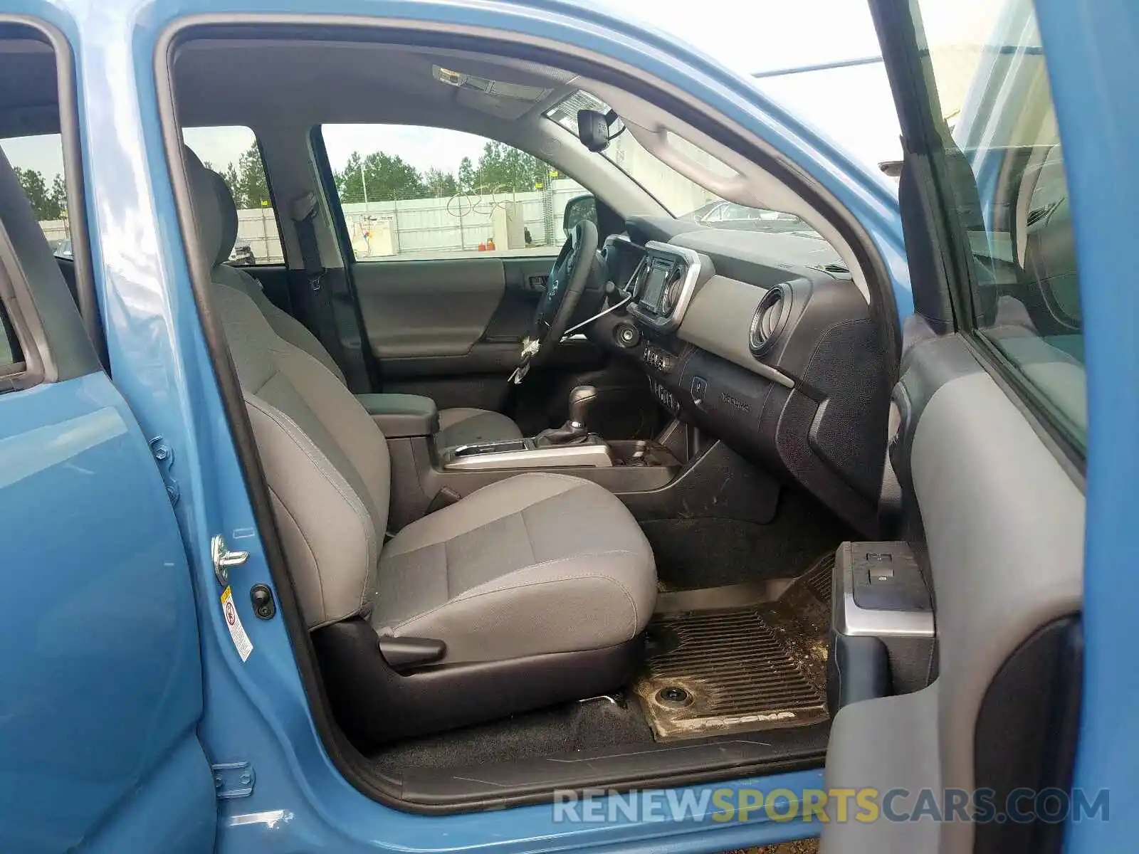 5 Photograph of a damaged car 3TMAZ5CN6KM106371 TOYOTA TACOMA 2019