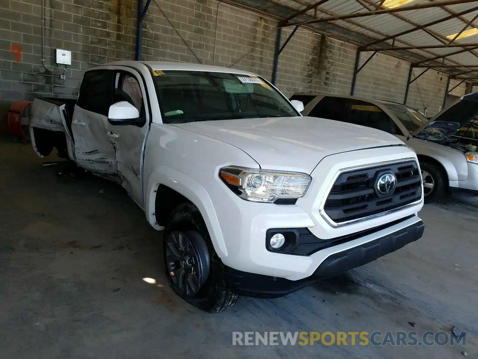 1 Photograph of a damaged car 3TMAZ5CN6KM111375 TOYOTA TACOMA 2019